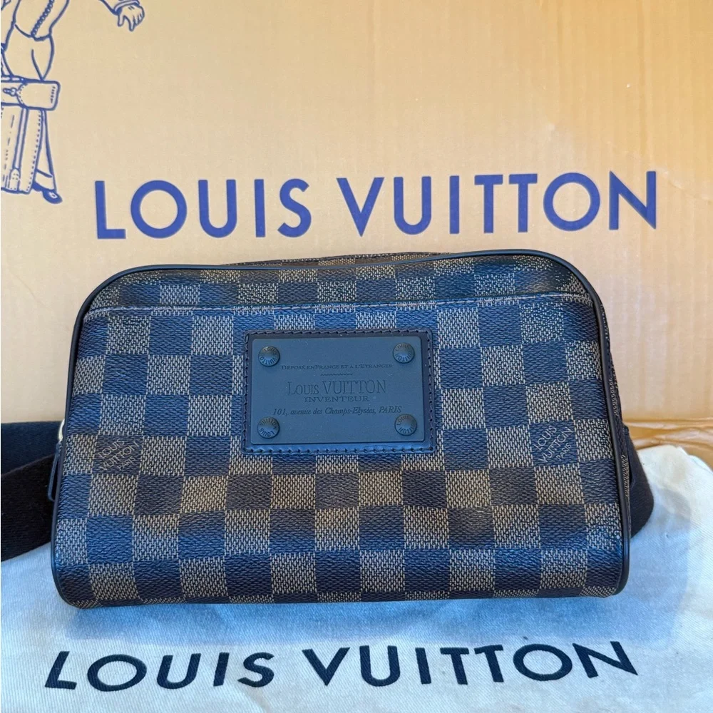 Louis Vuitton - Picture 2 of 9